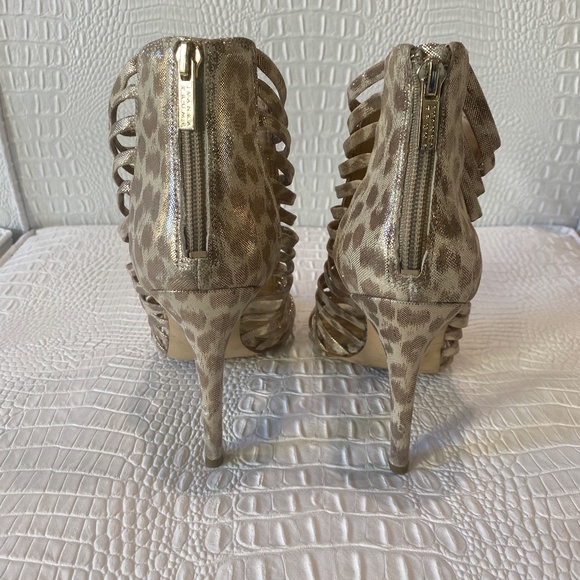 Ivanka Trump Womens Leopard Print Leather Back Zip Strappy Heels Sandals Size 7 - Picture 4 of 10
